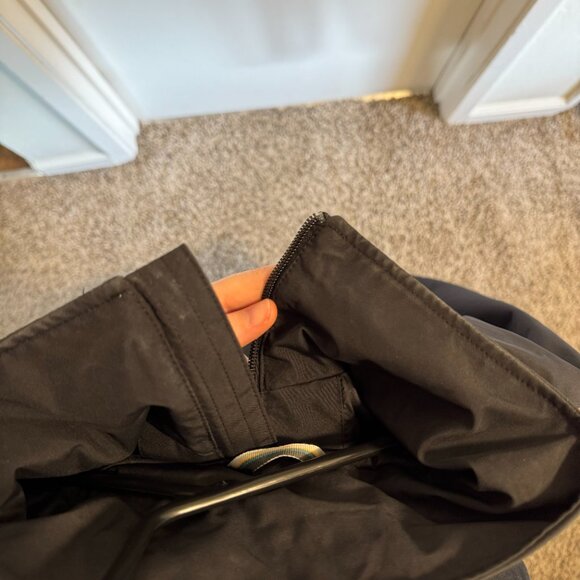 Tentree Nimbus Short Rain Jacket Black Recycled Materials - Picture 7 of 11